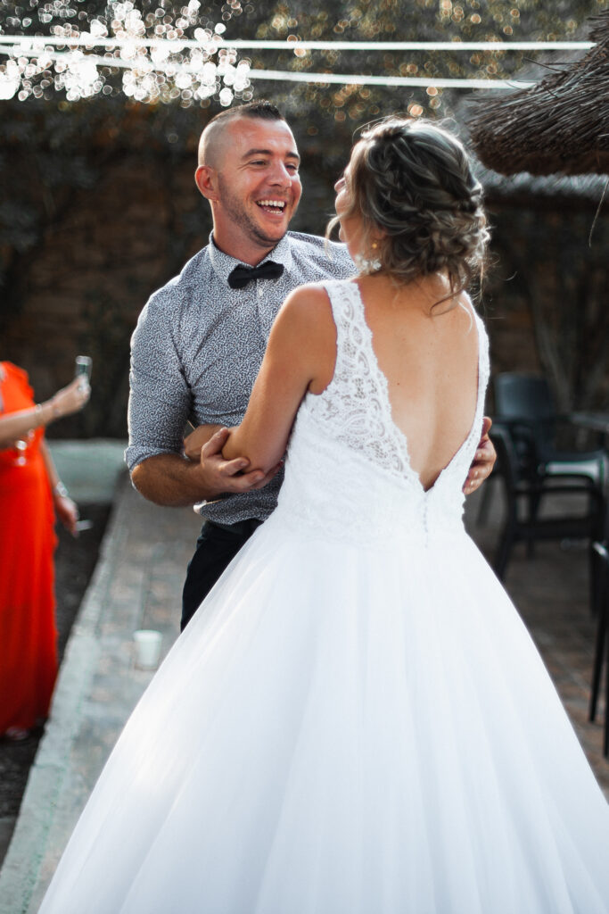 Photographe mariage hérault maureilhan moment de danse au cocktail