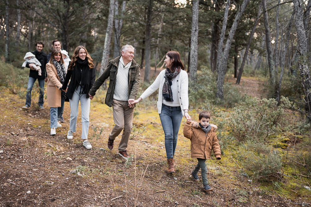 séance photo famille fôret capestang séance famille en forêt dans l'hérault capestang