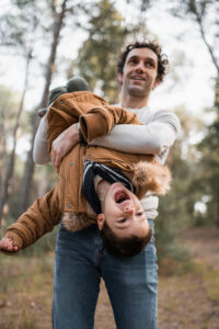 séance photo famille fôret capestang séance famille en forêt dans l'hérault capestang