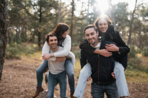 séance photo famille fôret capestang séance famille en forêt dans l'hérault capestang
