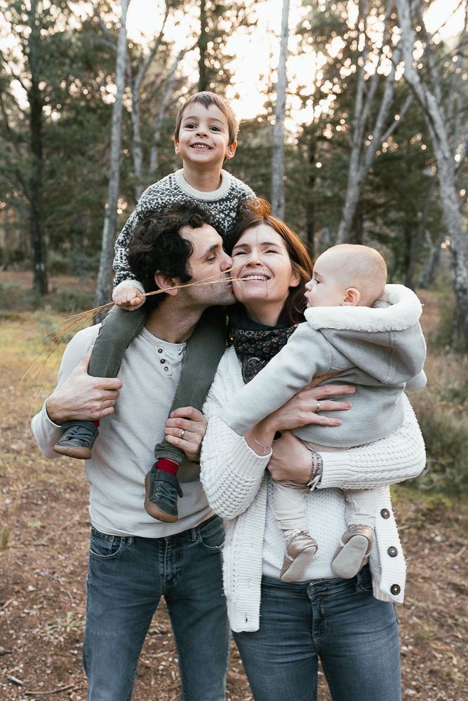 séance famille en forêt dans l'hérault capestang