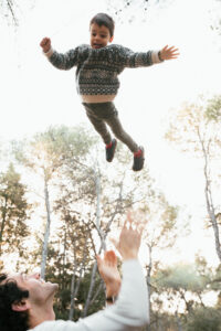 séance photo famille fôret capestang séance famille en forêt dans l'hérault capestang