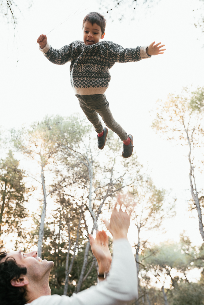 séance famille en forêt dans l'hérault capestang